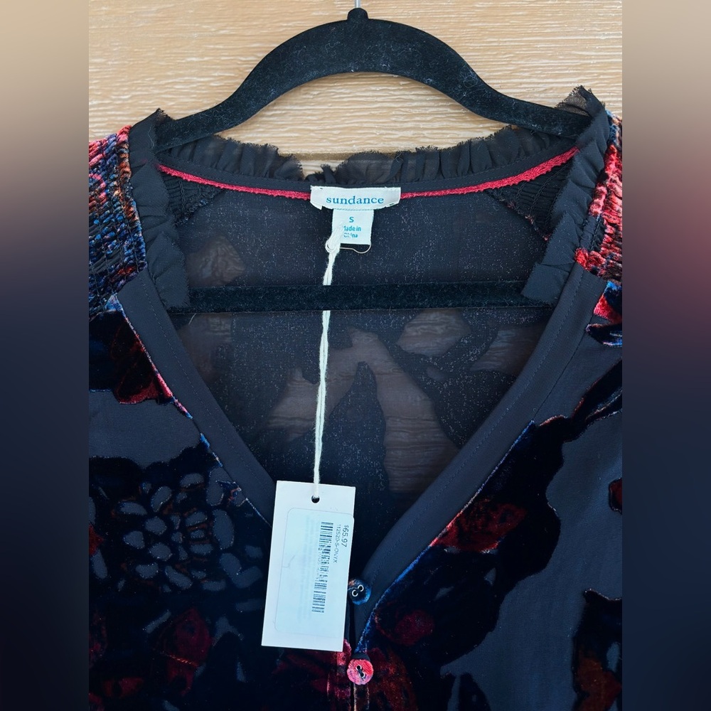 Sundance Velvet Floral Button-Down Top NWT in Red & Black Sz S - Picture 3 of 5